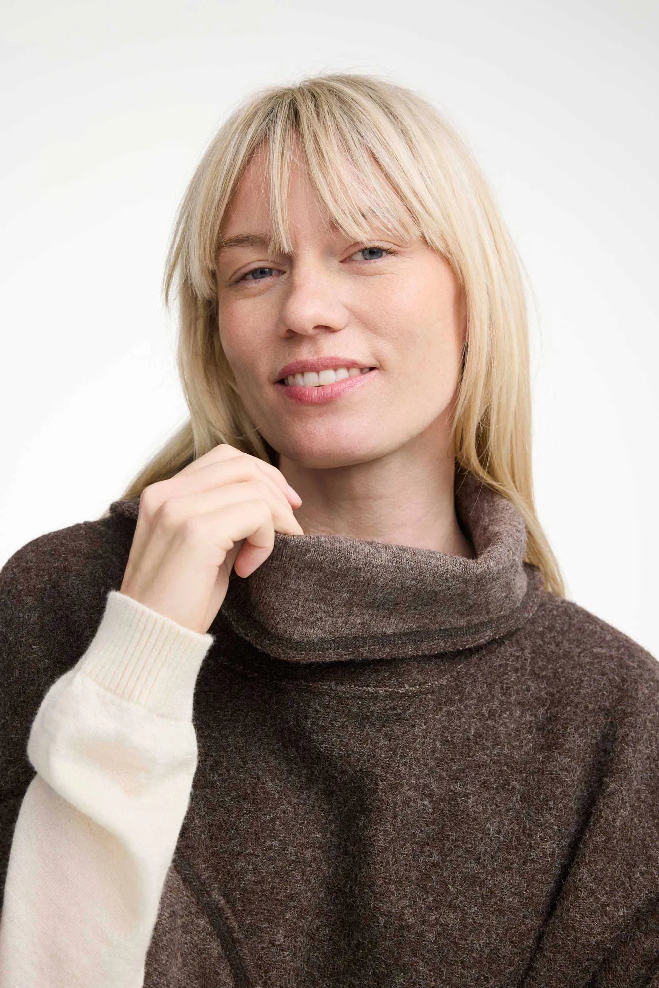 Ivanhoe NLS Humla Poncho Wolle Chocolate One Size