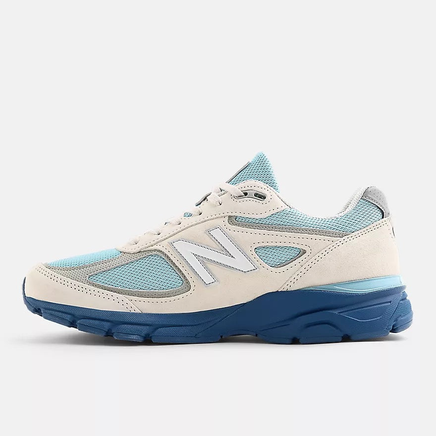 New Balance 990v4 Sneaker Moonbeam Hellblau