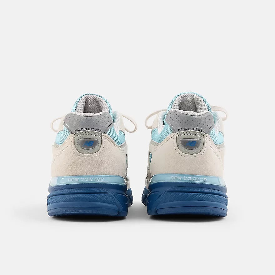 New Balance 990v4 Sneaker Moonbeam Hellblau