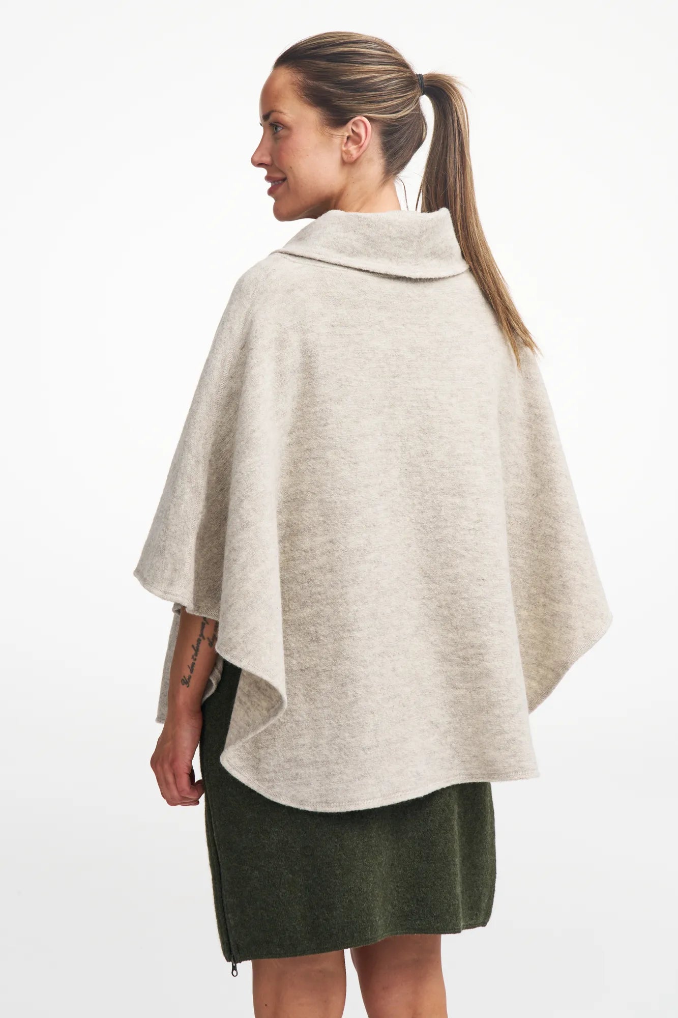 Ivanhoe NLS Humla Poncho Damen Birch One Size Wollponcho
