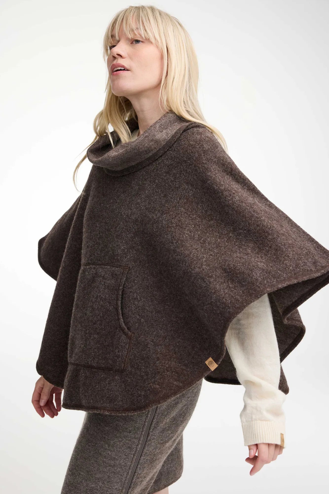 Ivanhoe NLS Humla Poncho Wolle Chocolate One Size