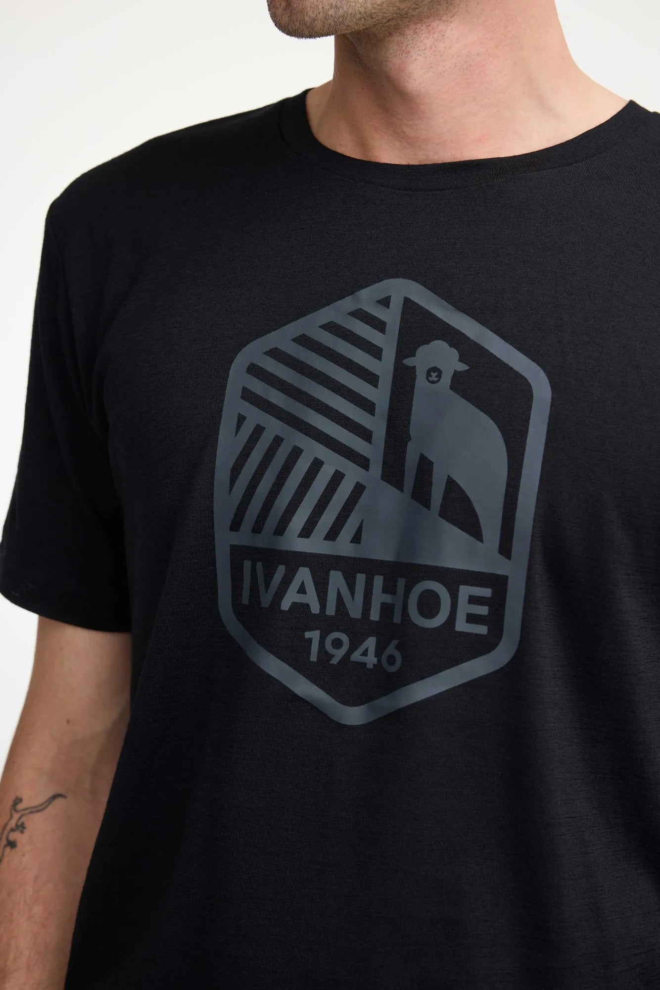 Ivanhoe UW Ceasar Shield Merino T-Shirt Black 100% Wolle