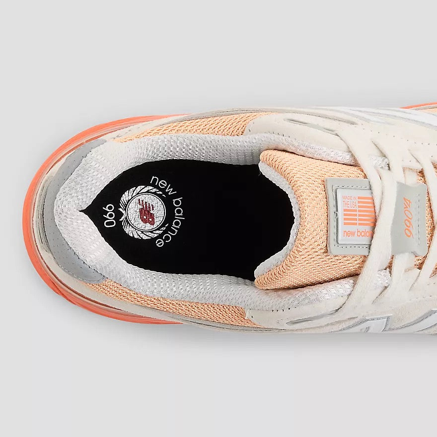 New Balance 990v4 Sneaker Moonbeam/Tangerine Mesh