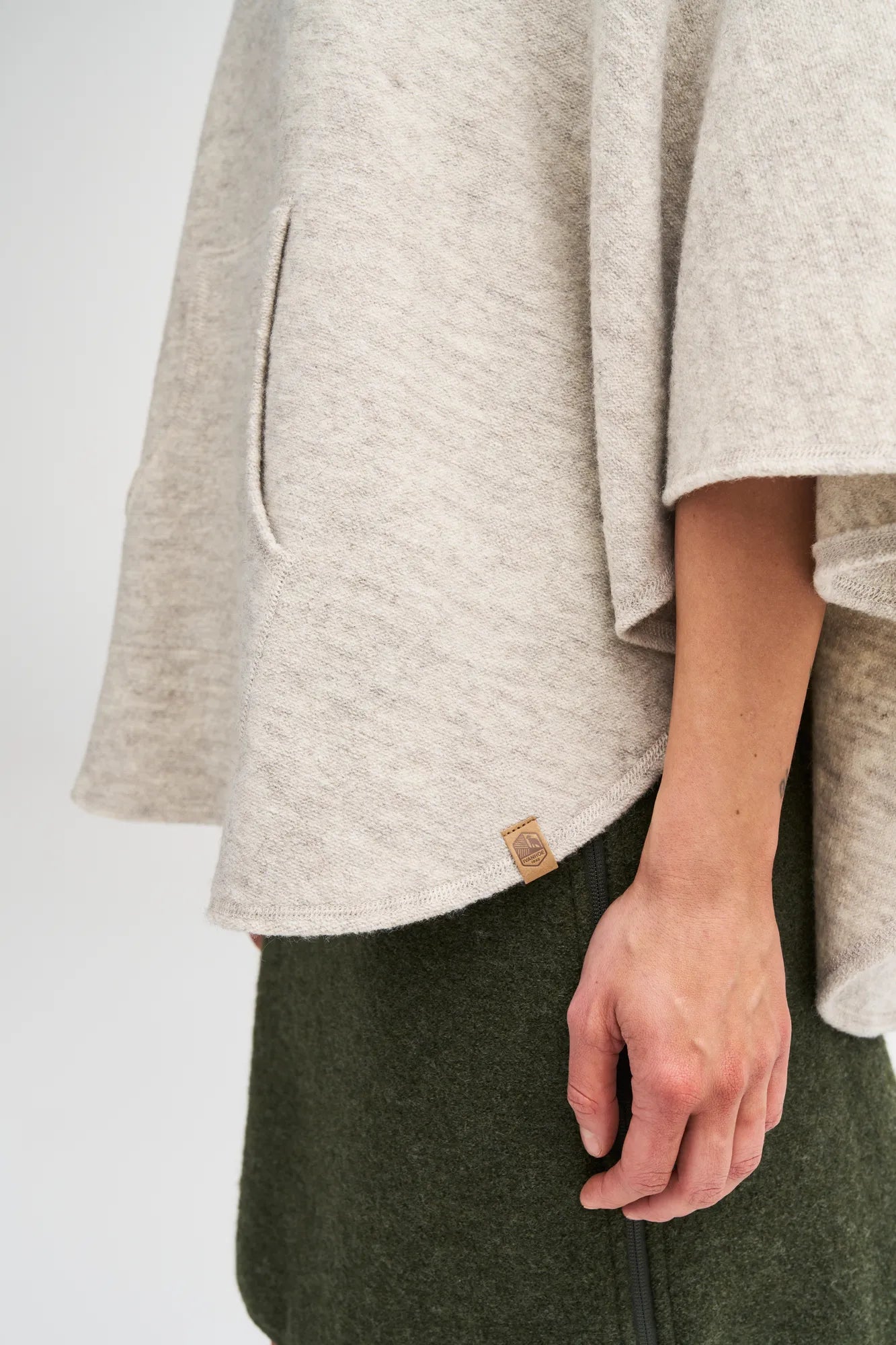Ivanhoe NLS Humla Poncho Damen Birch One Size Wollponcho