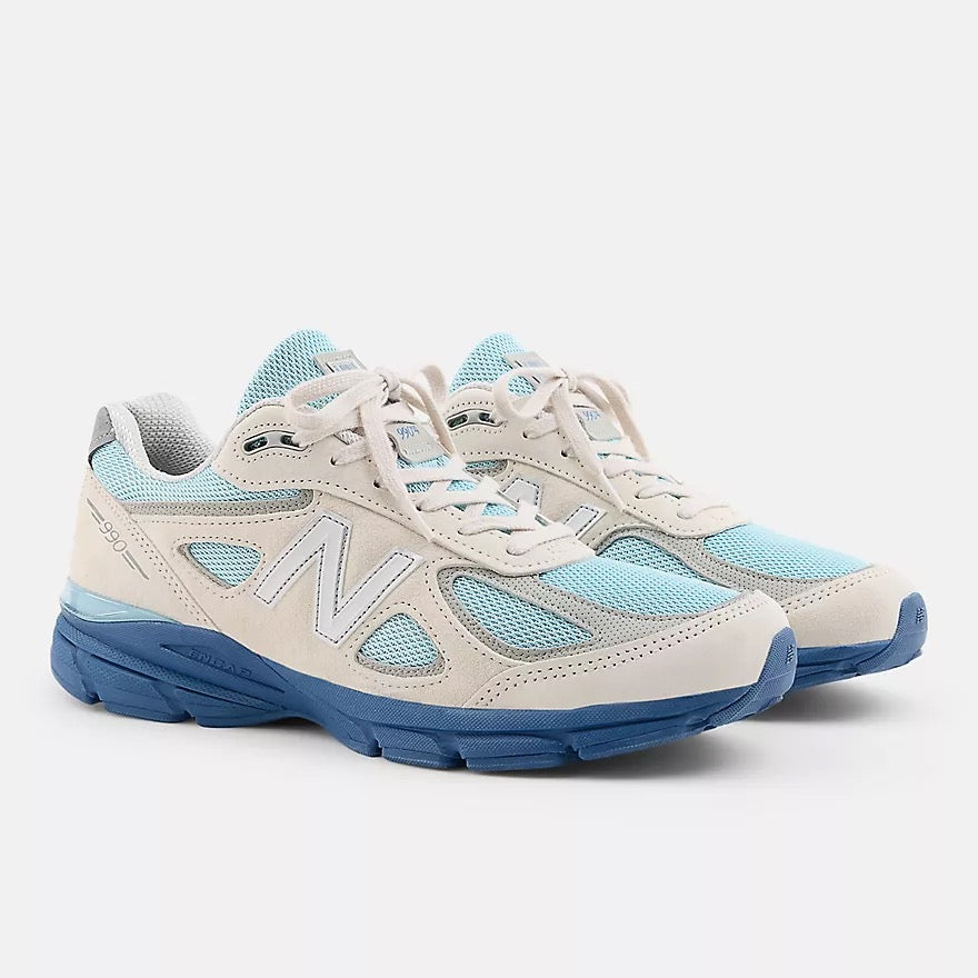 New Balance 990v4 Sneaker Moonbeam Hellblau