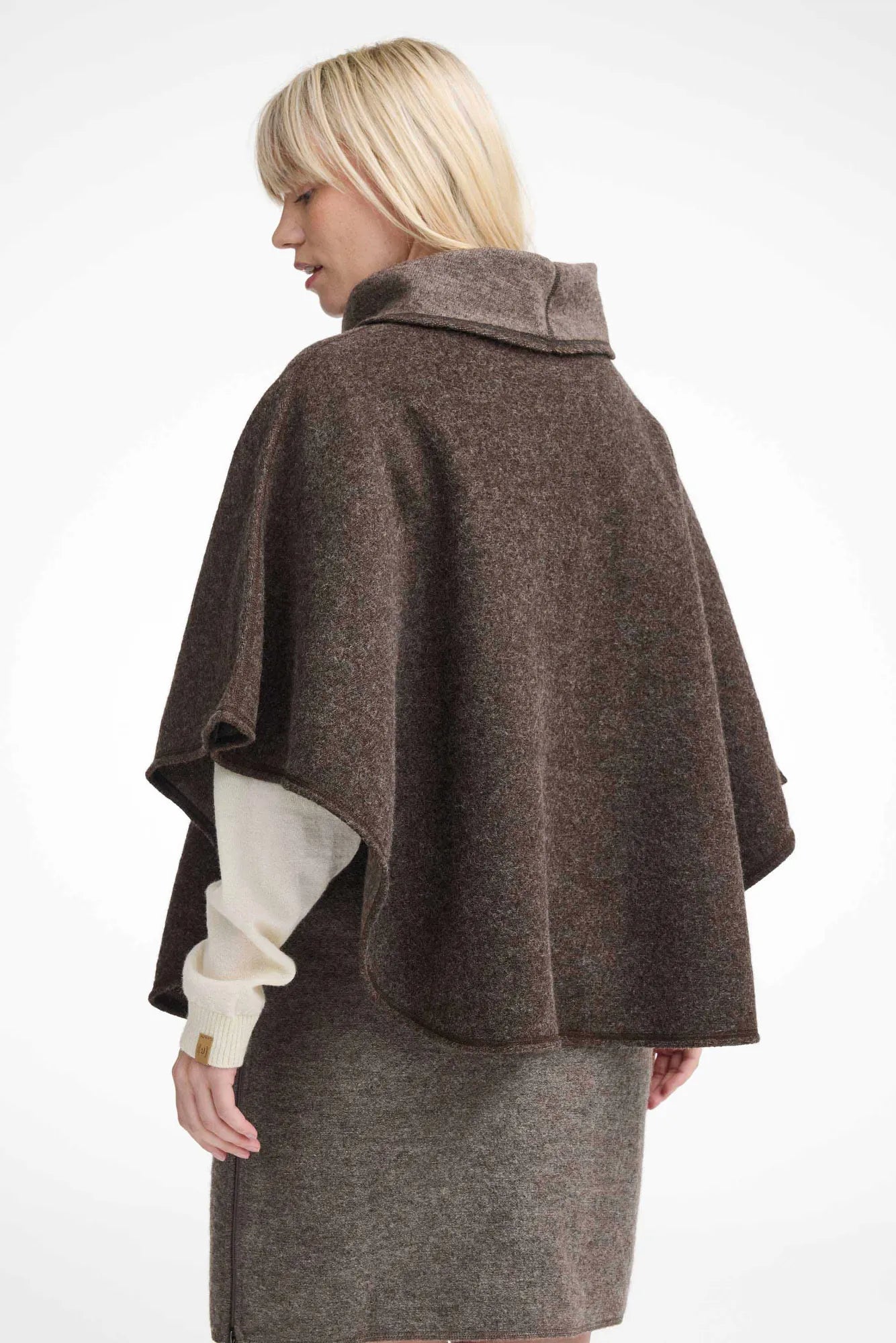Ivanhoe NLS Humla Poncho Wolle Chocolate One Size