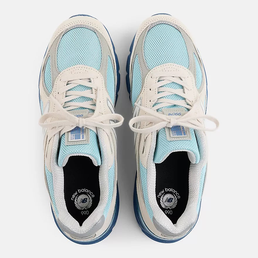 New Balance 990v4 Sneaker Moonbeam Hellblau