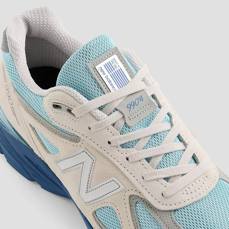 New Balance 990v4 Sneaker Moonbeam Hellblau